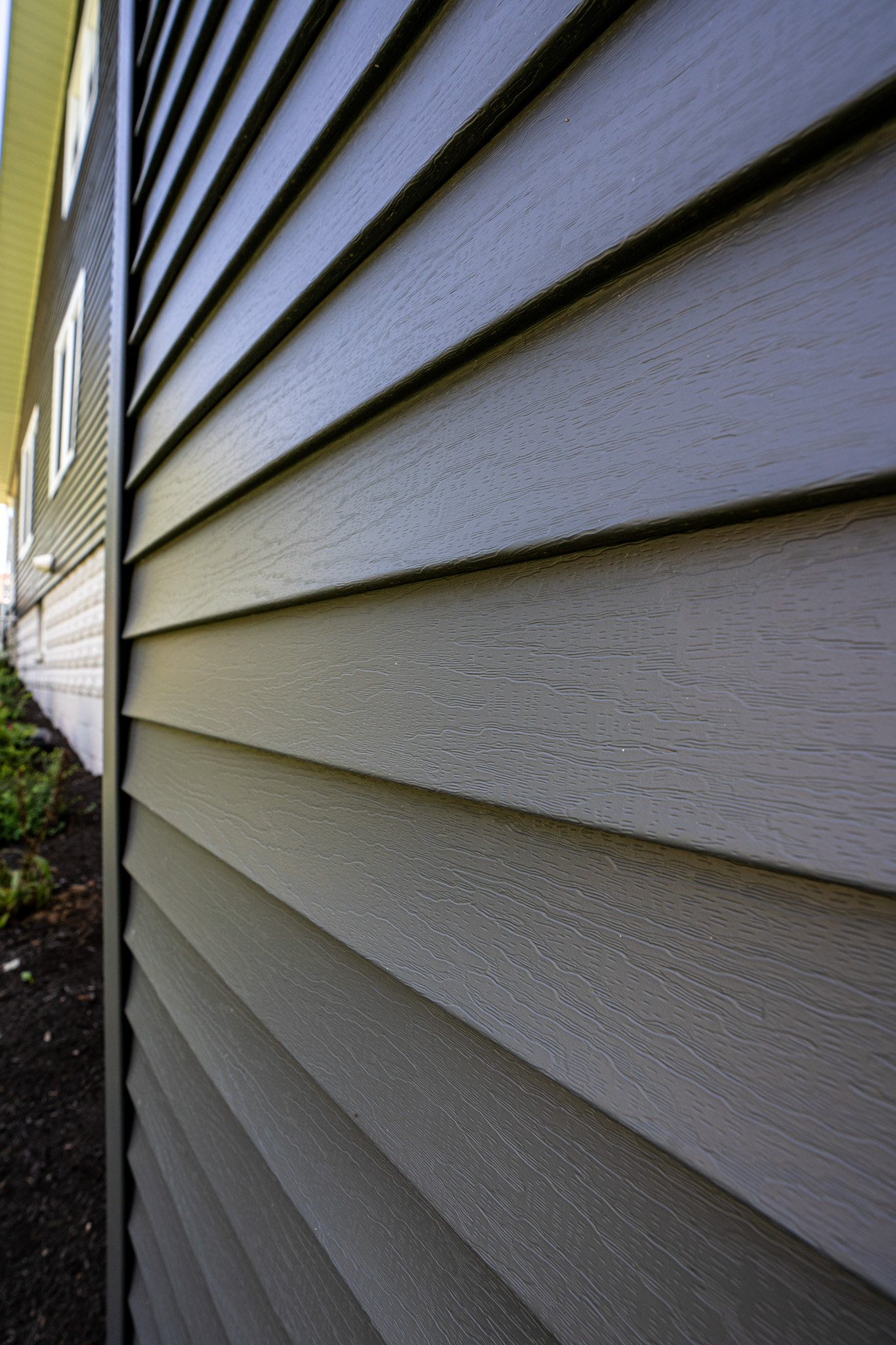 HeartTech® Vinyl Siding in Nightfall