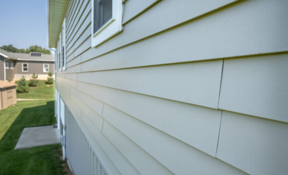 Closeup of CedarMAX® single 7-inch insulated Vinyl Siding in Stone on a home