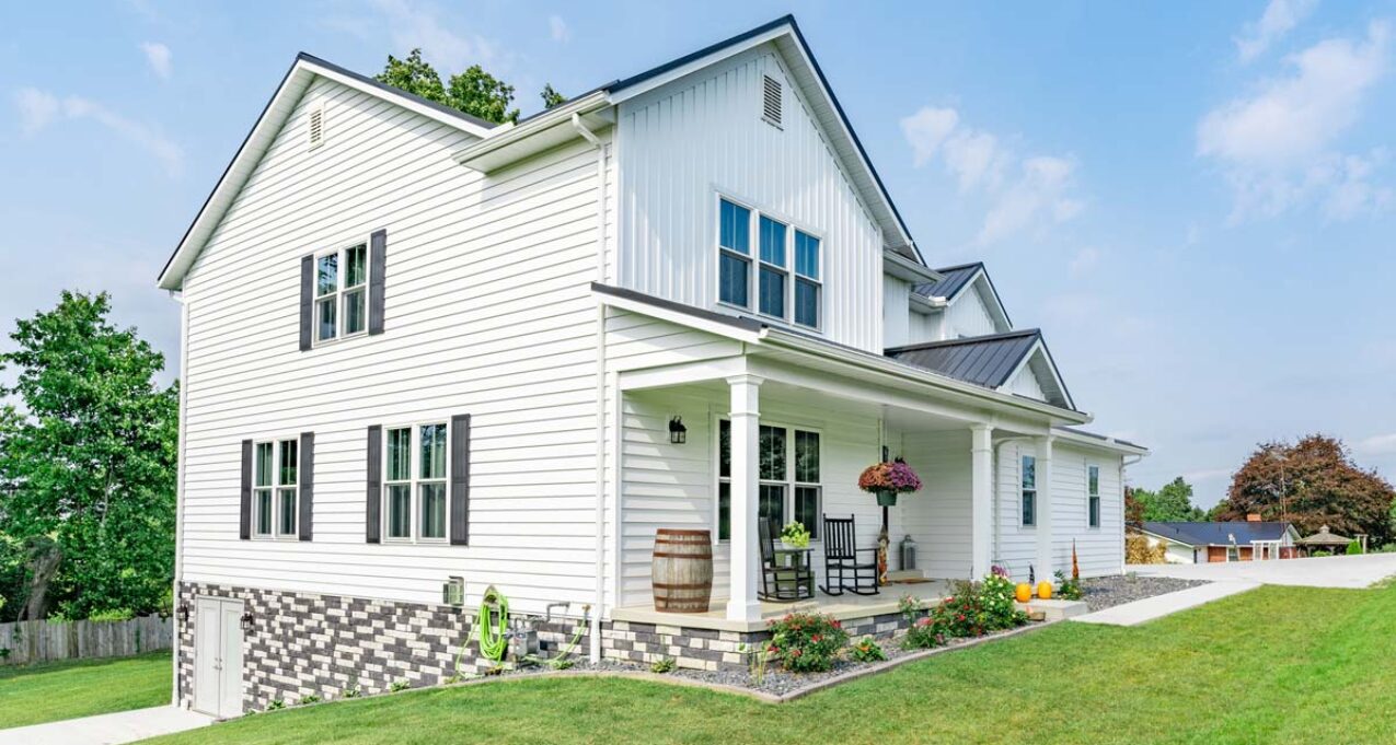 {CedarMAX insulated vinyl siding in White}