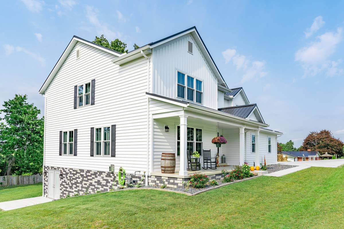 CedarMAX® 6″ Straight Lap Vinyl Siding in White