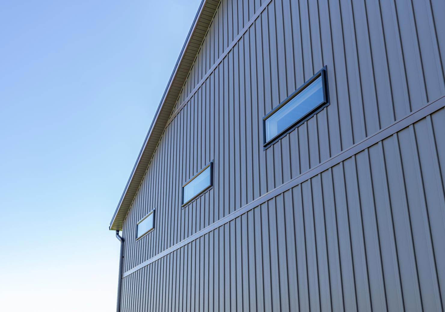 CedarMAX® 8″ Board ‘N Batten in Nightfall Closeup