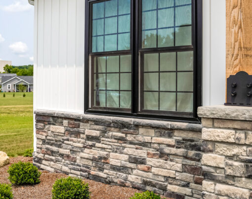 {Chisel Cut™ Manufactured Stone Knee Wall in the color Brindle}