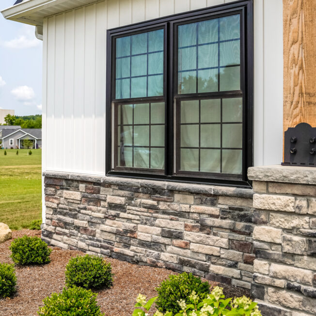 {Chisel Cut™ Manufactured Stone Knee Wall in the color Brindle}