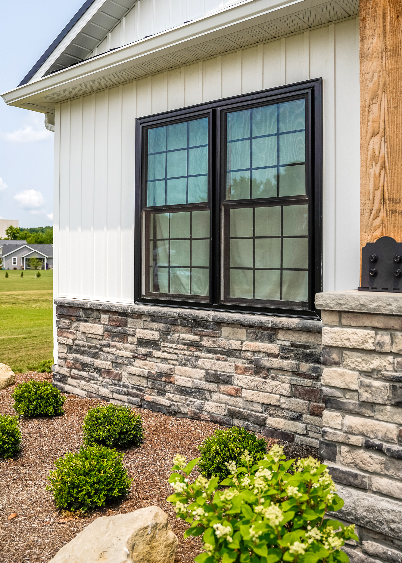Chisel Cut™ Brindle Manufactured Stone Exterior