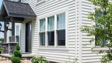 {HeartTech® D4 Vinyl Siding in White}