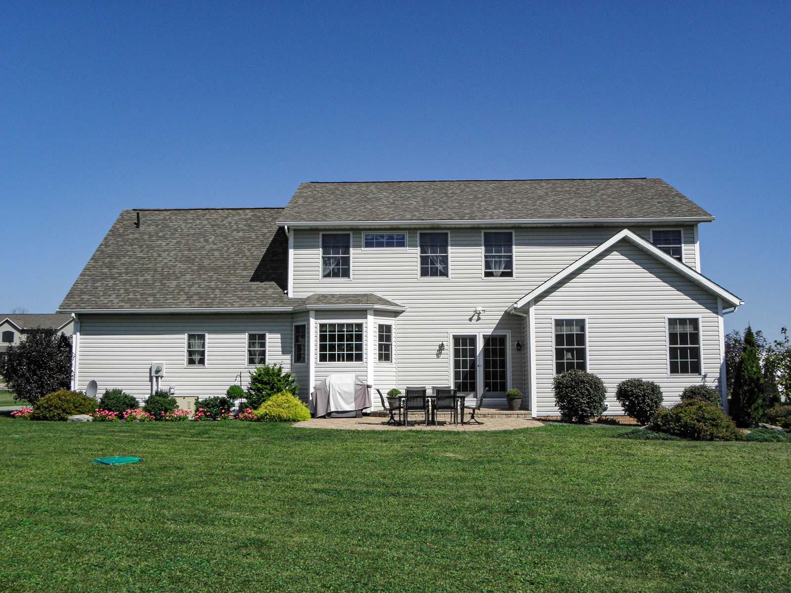 Willowbrook™ Double 4″ Dutch Lap Vinyl Siding in Gray
