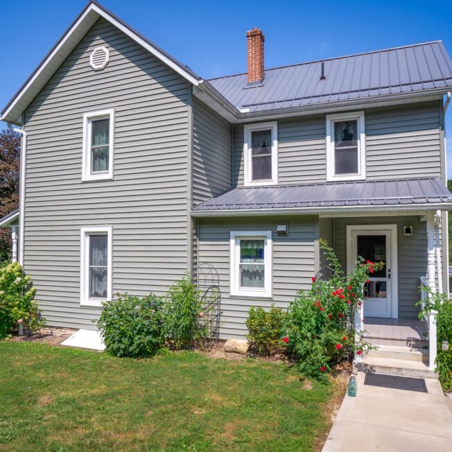 {House with Ultra vinyl siding in the color Gray}