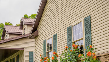 {HeartTech® Vinyl Siding in Clay}
