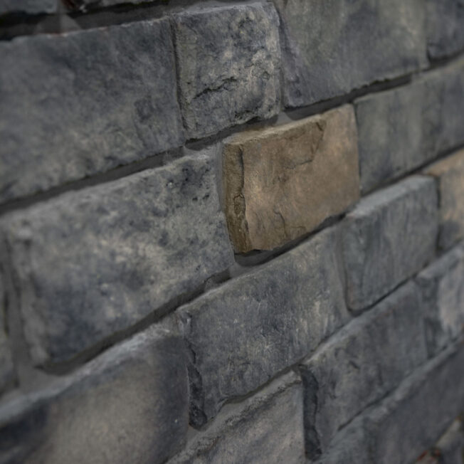 {Closeup of ProVia Edge Cut™ Stone Veneer in the color Admiral}