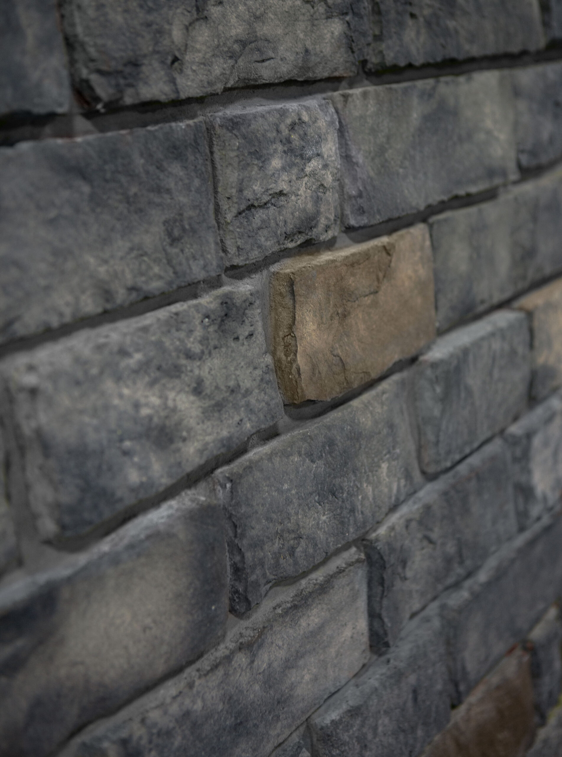 Edge Cut™ Admiral Manufactured Stone