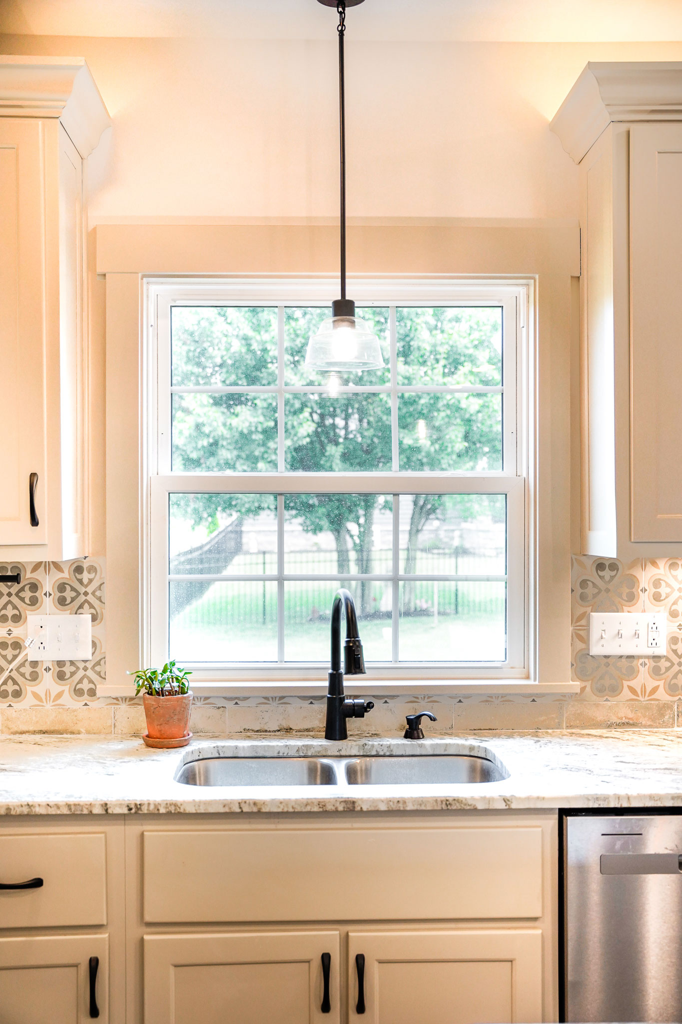 Endure™ Double Hung Window in White with Colonial Grids