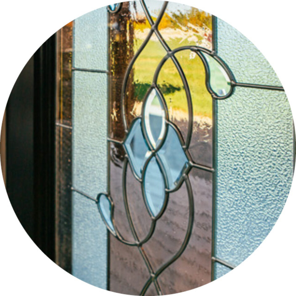Small circle, which serves as a selector, showing ProVia® Essence decorative glass for front doors or windows