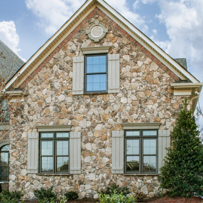{House with Fieldstone veneer manufactured stone, Top Rock}