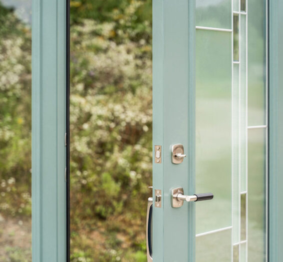 {Legacy™ 460 in Eucalyptus with Genesis Decorative Glass}