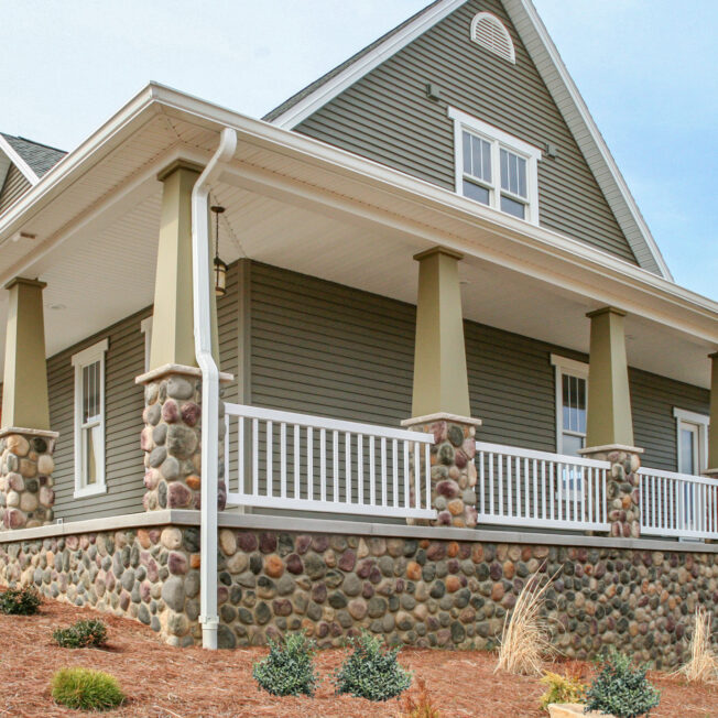 {Michigan River Rock stone veneer on a home exterior, example of river rock house exterior application}