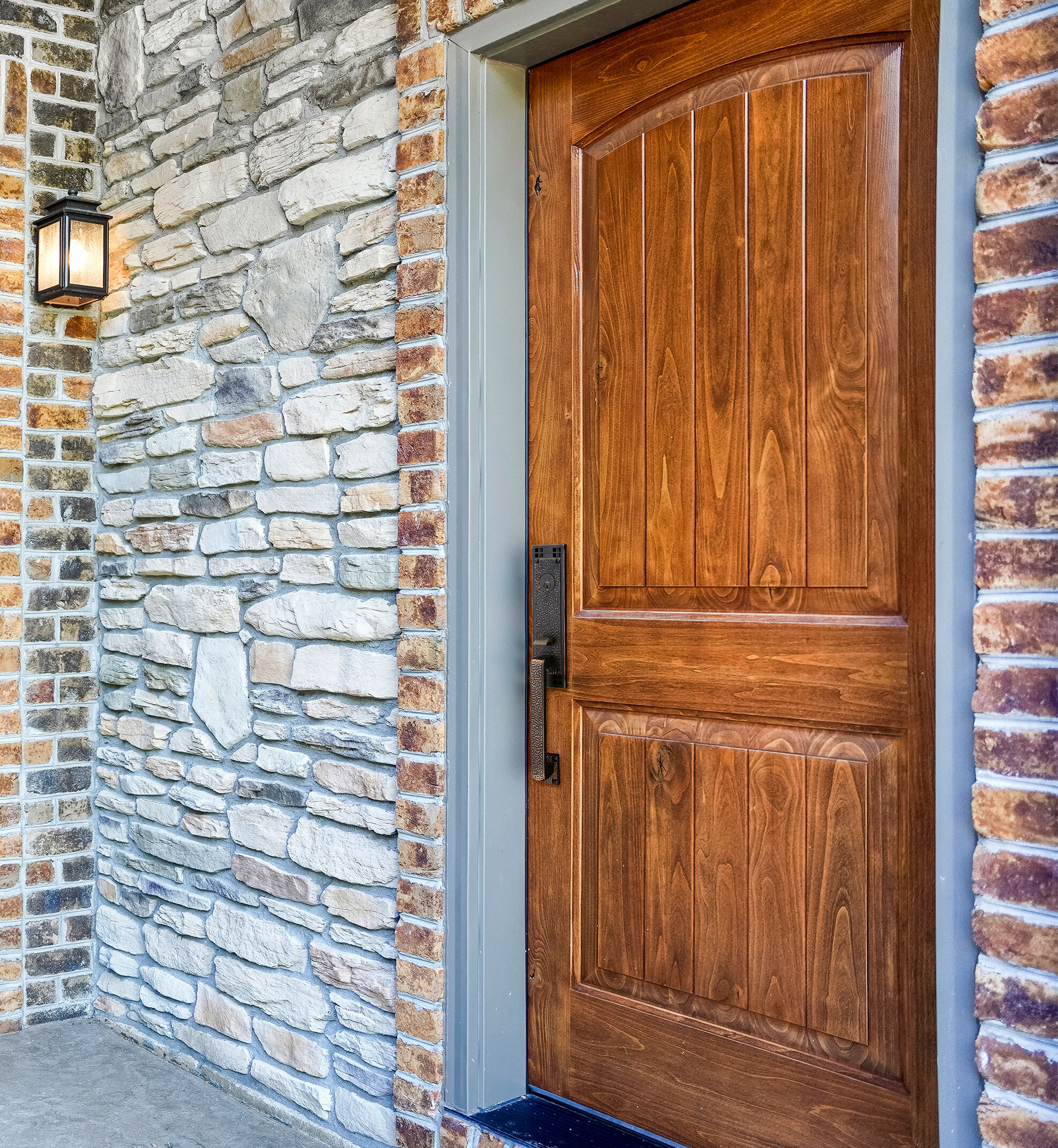 Signet® Knotty Alder 002CP-437 in Caramel
