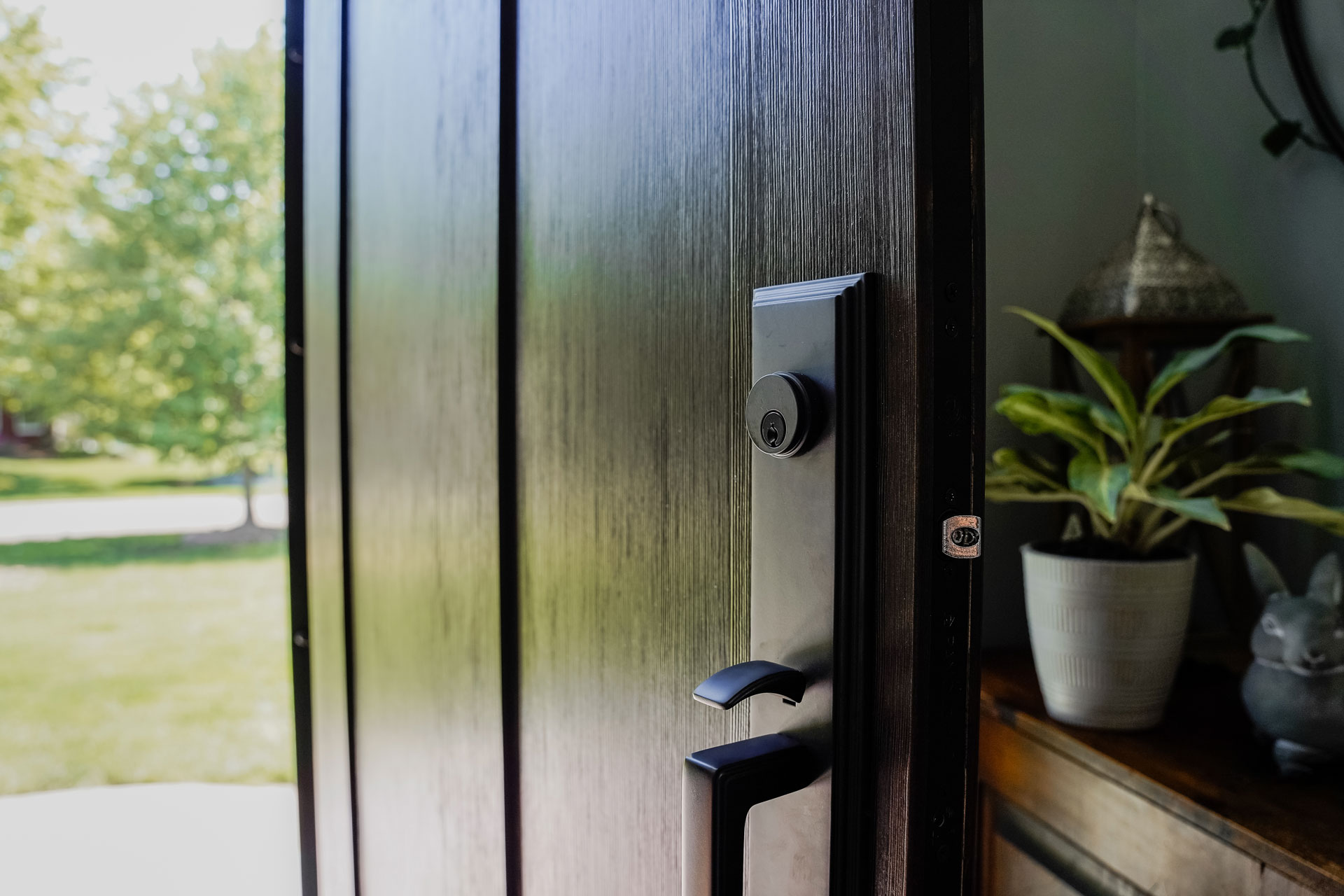 Close-up view of a Signet® Fir entry door in Espresso