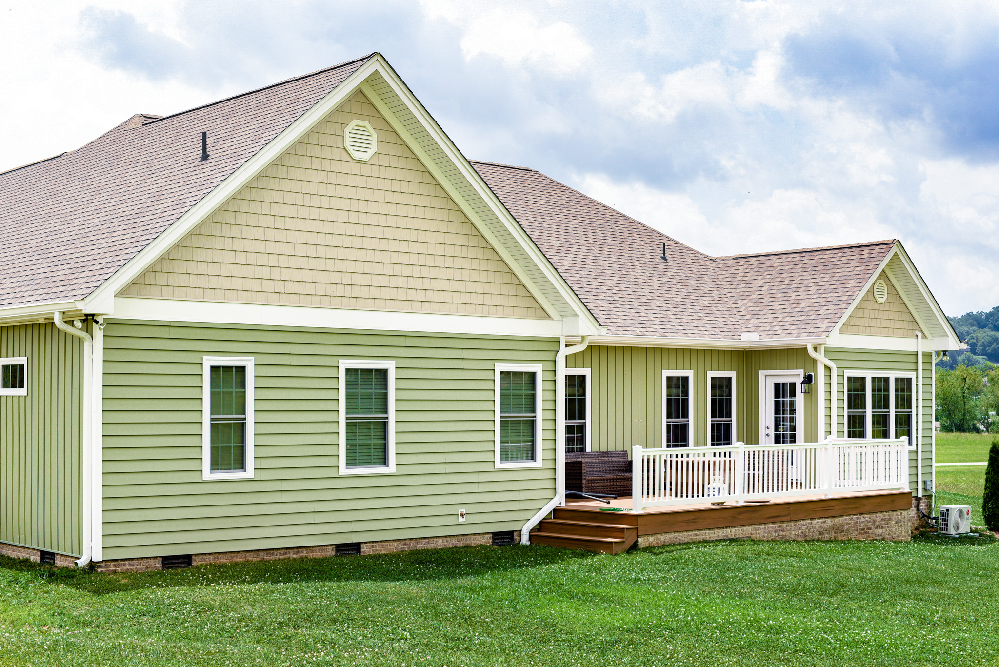 CedarMAX® Single 7″ Straight Lap Vinyl Siding in Sage