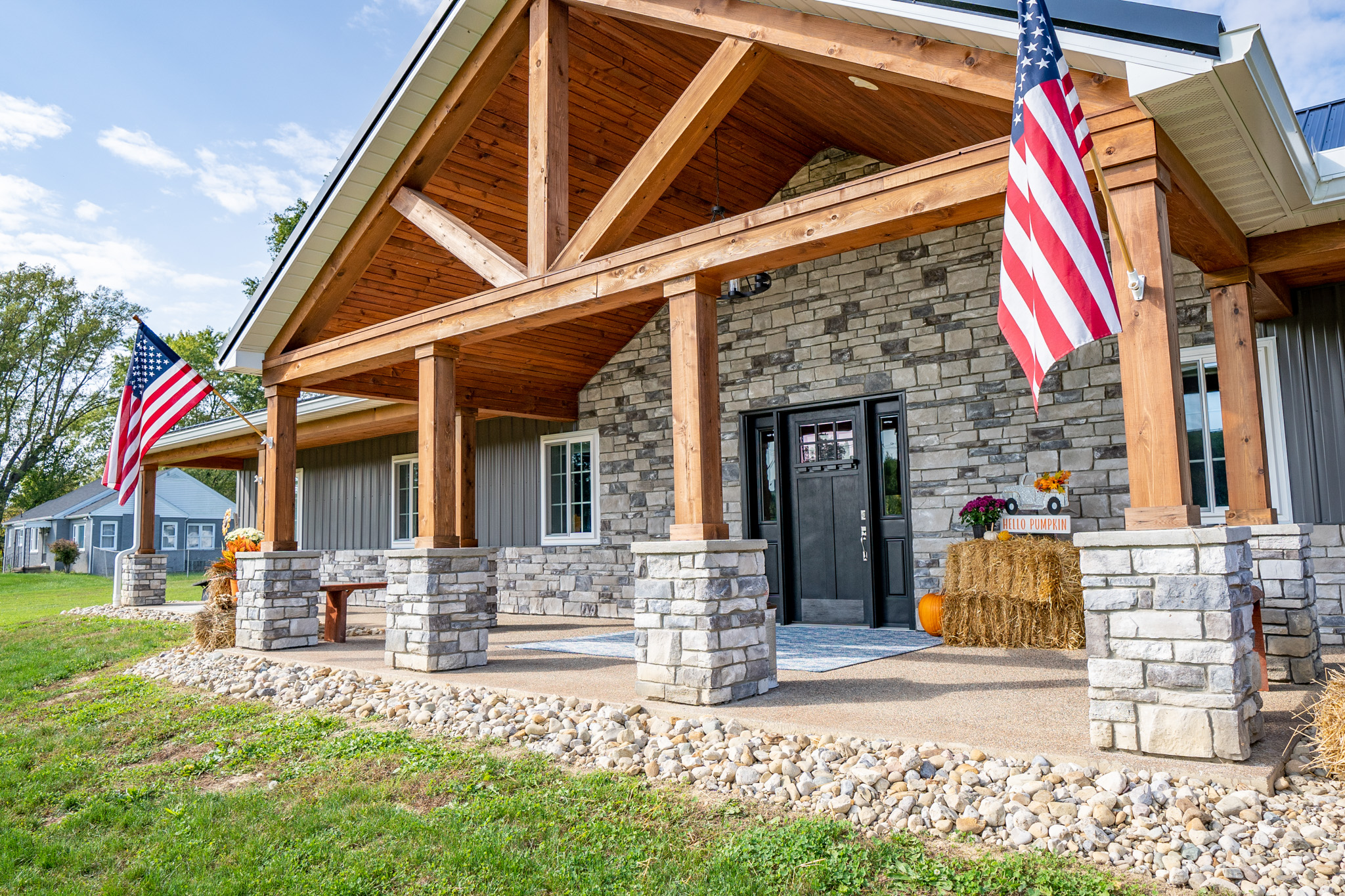 Terra Cut™ Frost Manufactured Stone Exterior