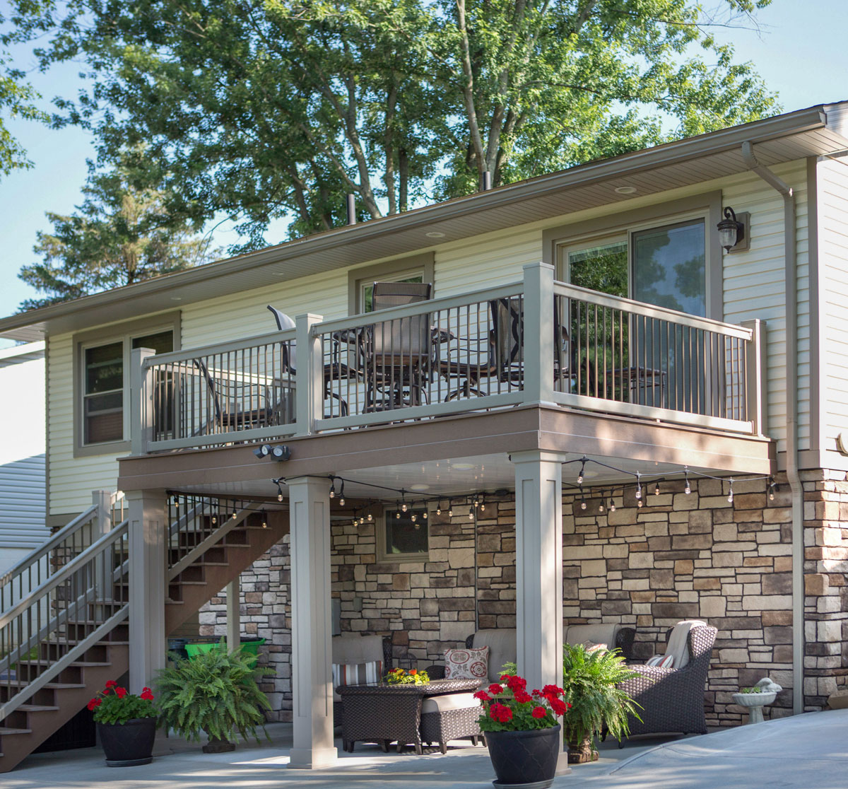 Terra Cut™ Summit Manufactured Stone Exterior