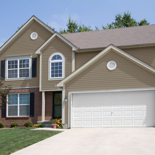 {House with Willowbrook vinyl siding in the color Canyon}