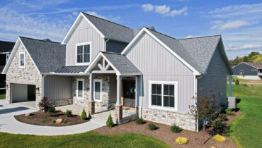 {Cedar Peaks® Board 'n Batten in Pewter}