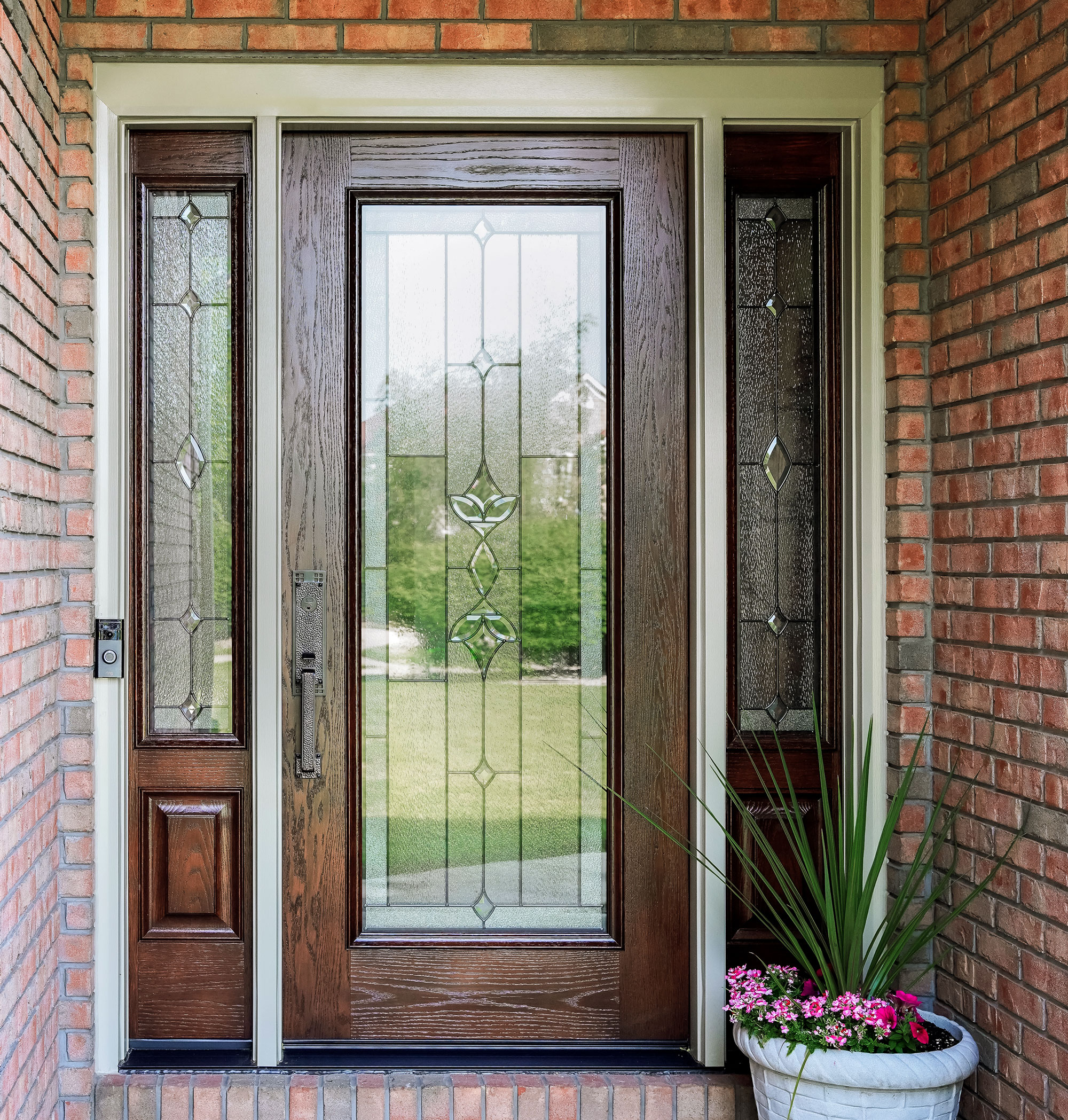 Signet® Oak 460 in Custom Stain with Esmond Decorative Glass