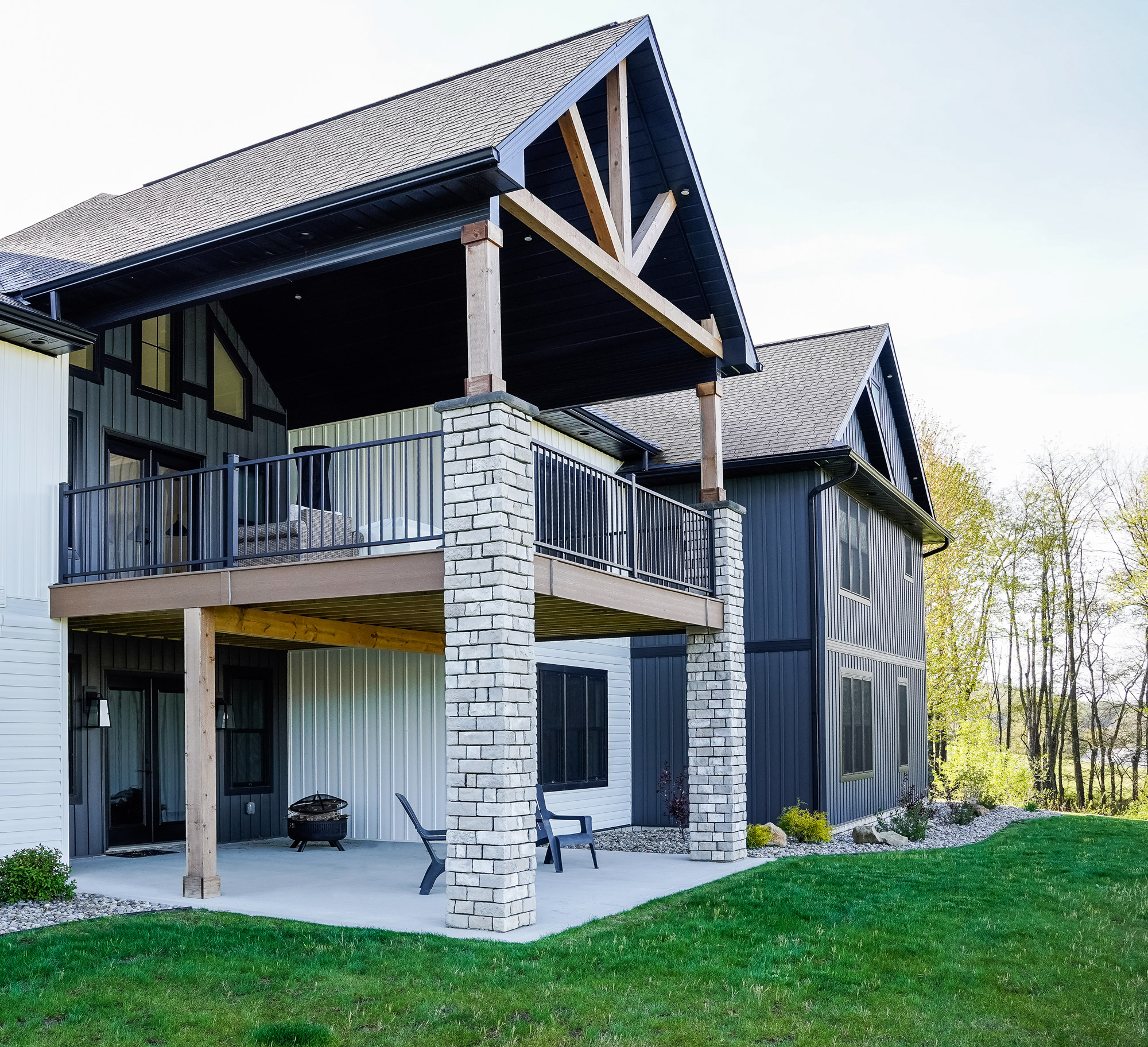 Edge Cut™ Tundra Manufactured Stone Exterior