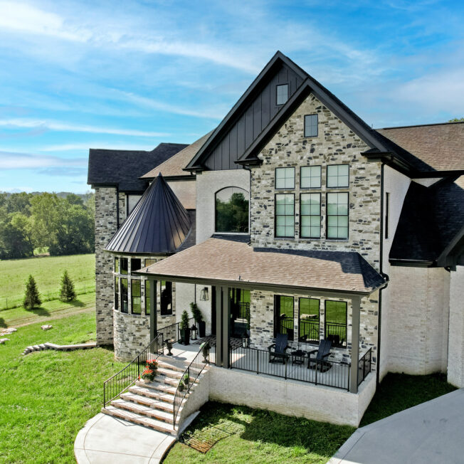{Ridge Cut™ manufactured stone in the color Denali on the front of a home exterior}