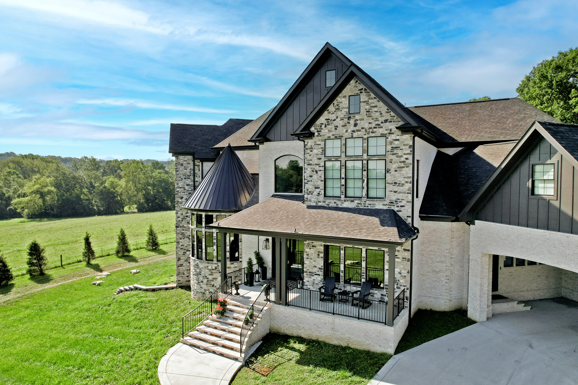 Ridge Cut™ Denali Manufactured Stone Exterior