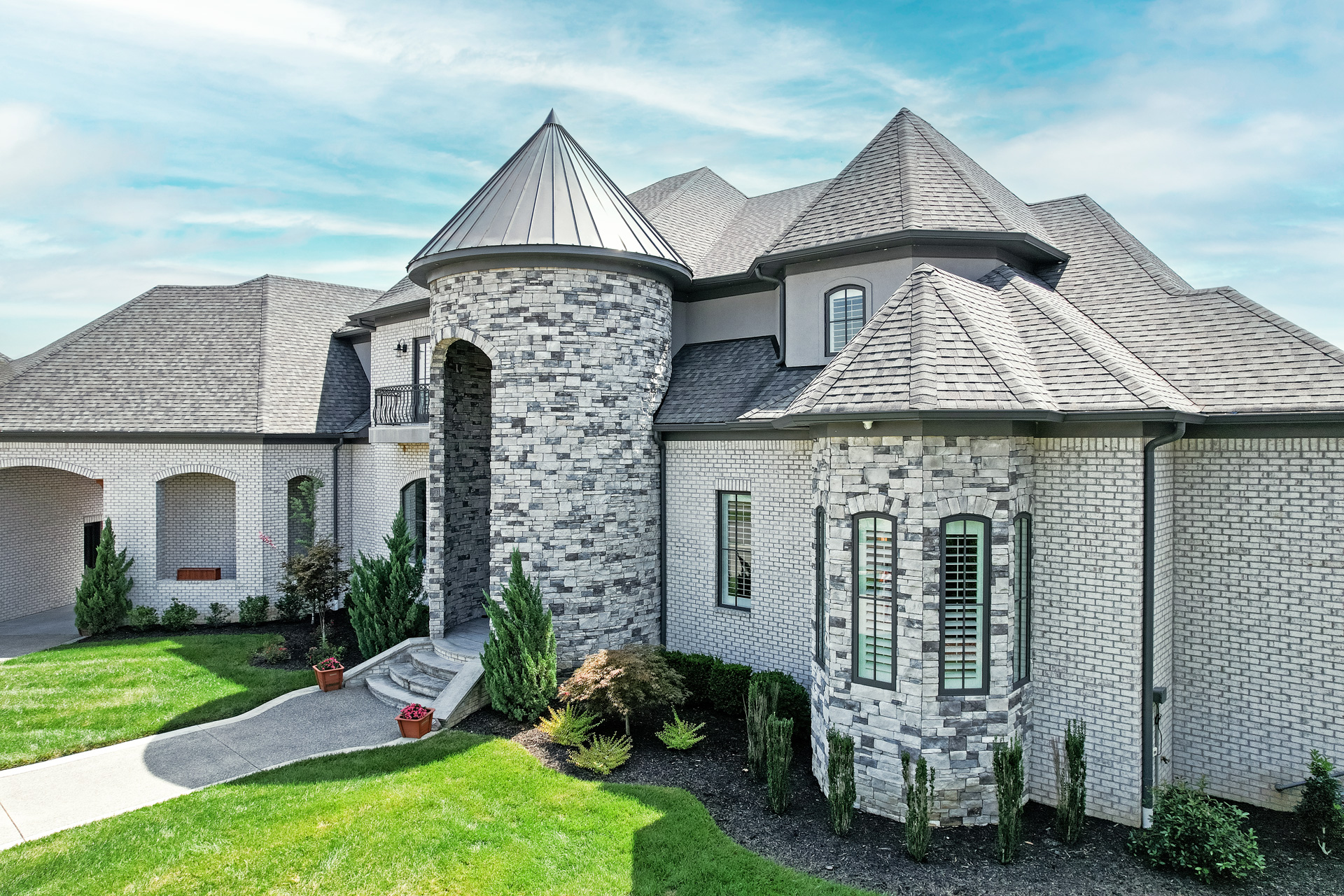 Terra Cut™ Frost Manufactured Stone Exterior