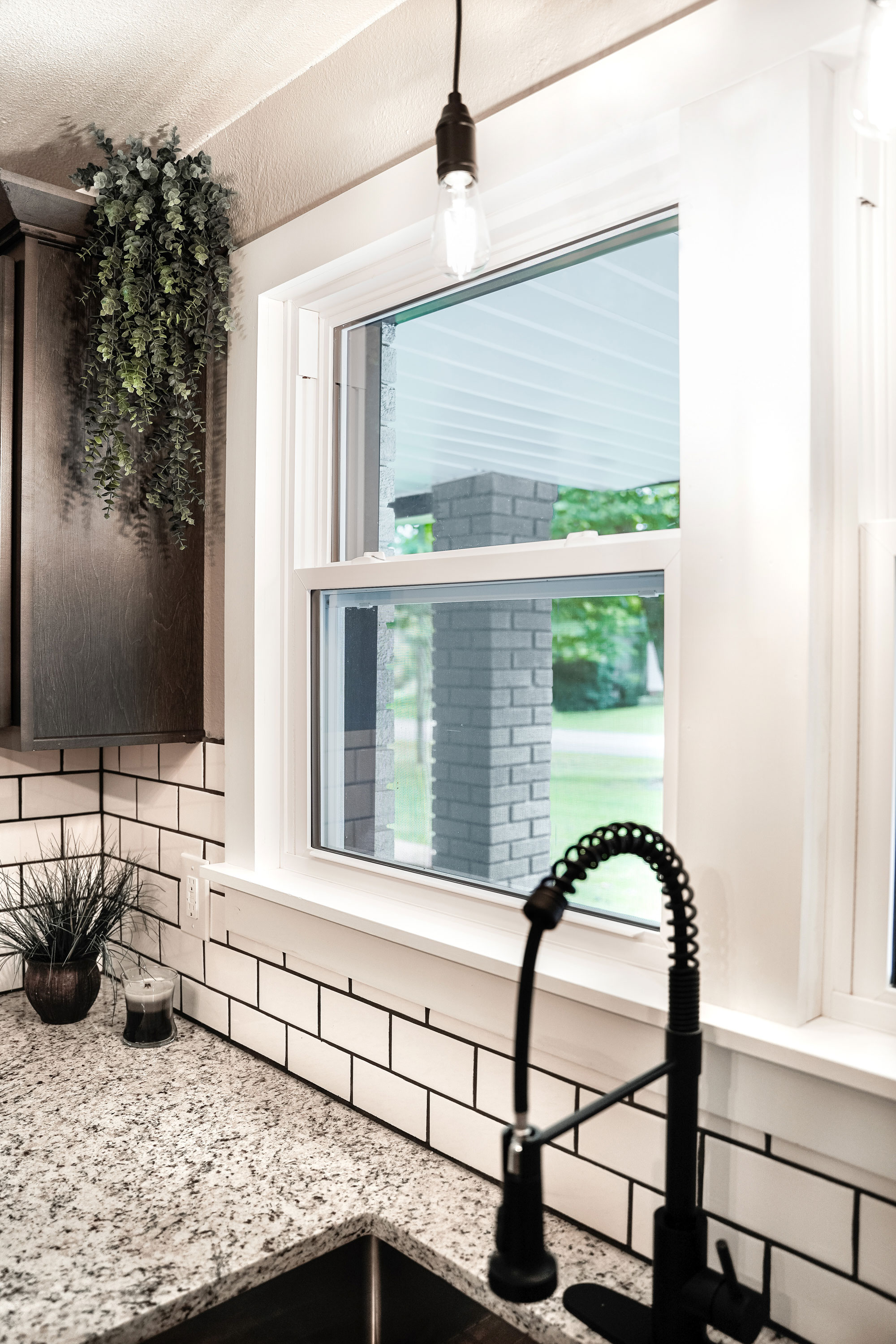 EcoLite Single Hung Window in White