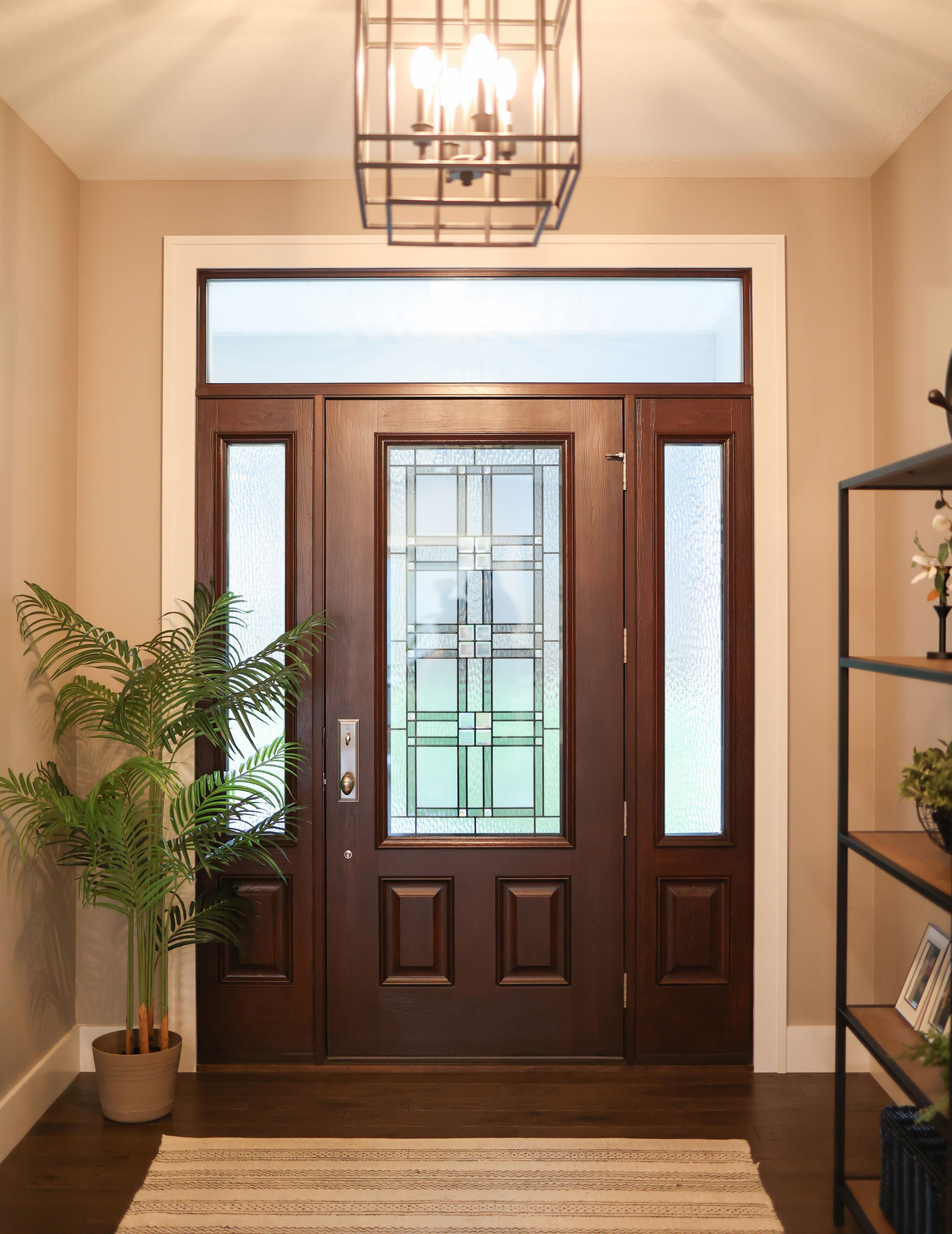 Embarq® Cherry 440-2P in Hazelnut with Laurence Decorative Glass
