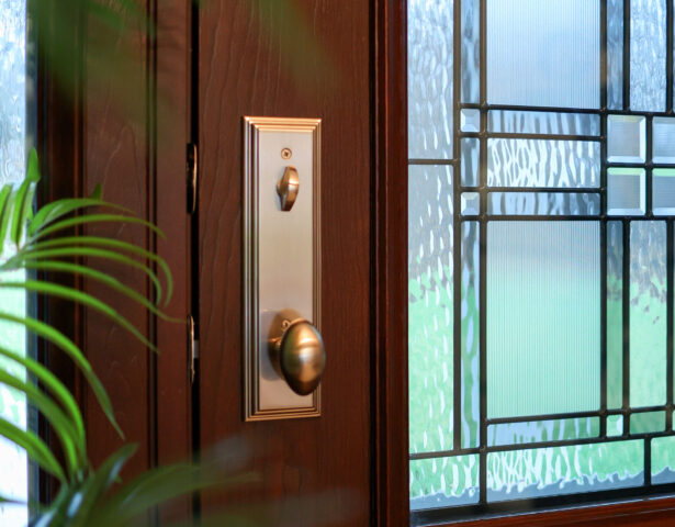 {Laurence Decorative Glass on Embarq® Cherry 440-2P fiberglass entry door in Hazelnut}