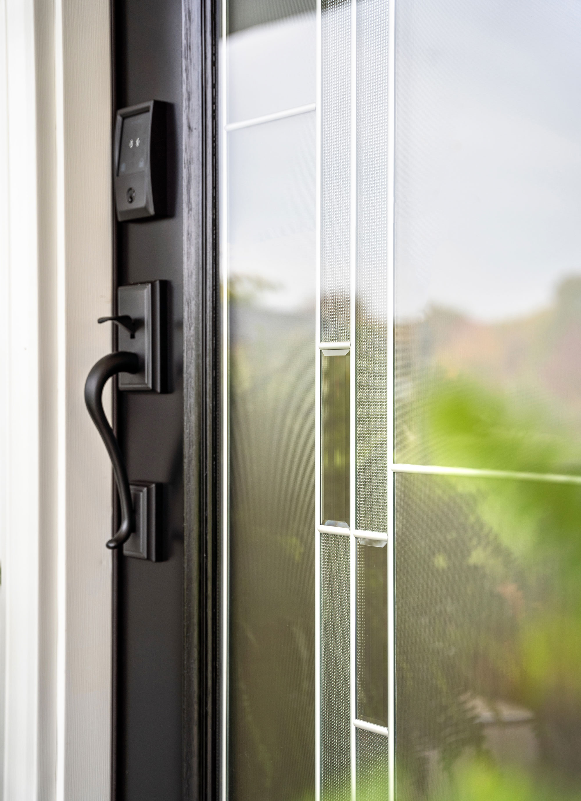 Genesis Decorative Glass Closeup on Signet® 460 in Coal Black