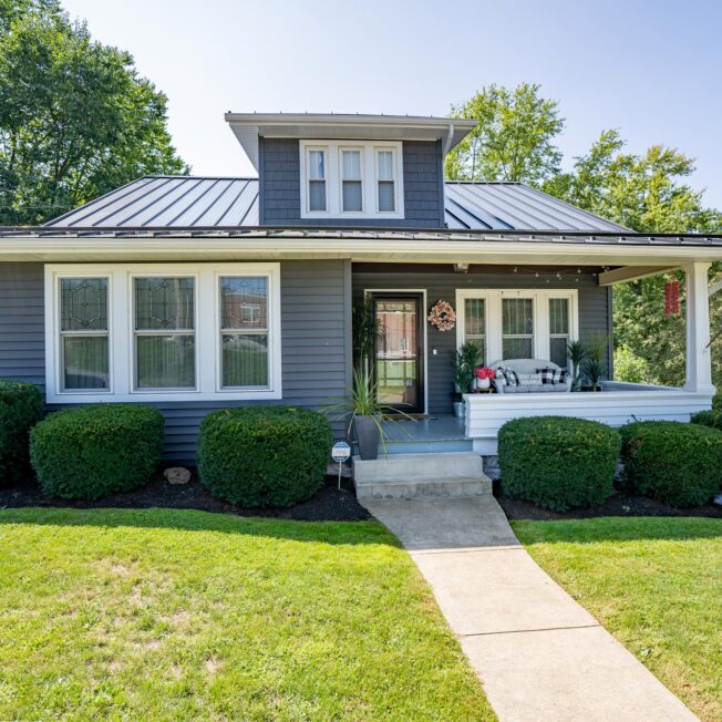 {HeartTech® Double 4″ vinyl dark gray siding in Nightfall}