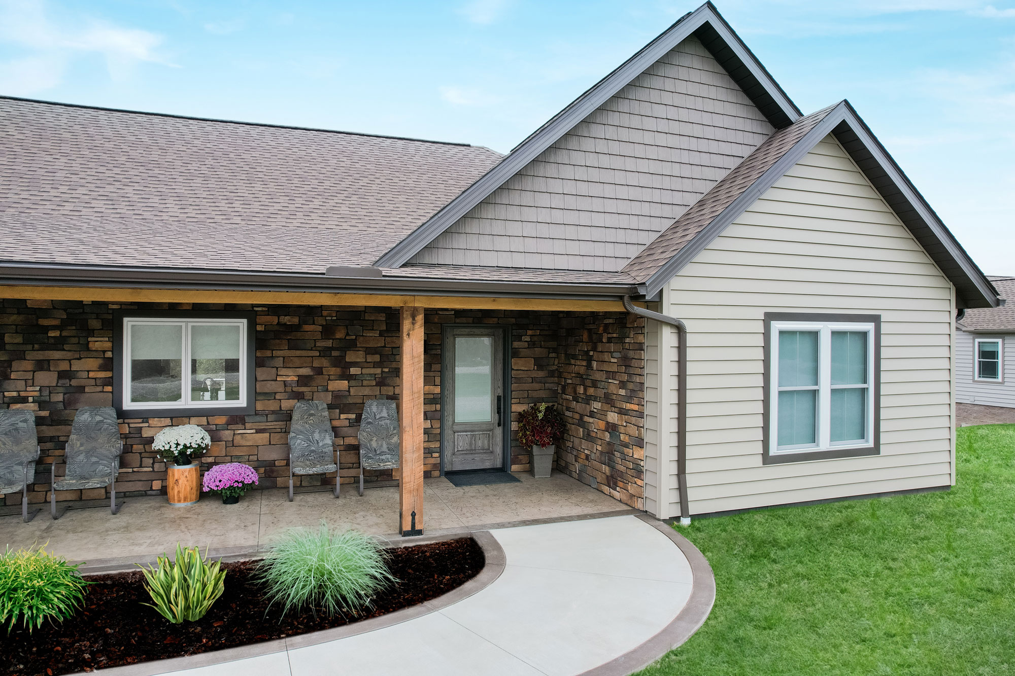 Harbor Mill™ Shake and Shingle Siding in Pueblo with CedarMAX® Siding in Clay