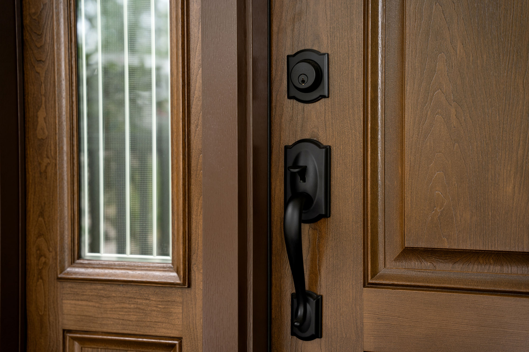 Signet® Cherry 003 in Natural Bark with Genesis Decorative Glass