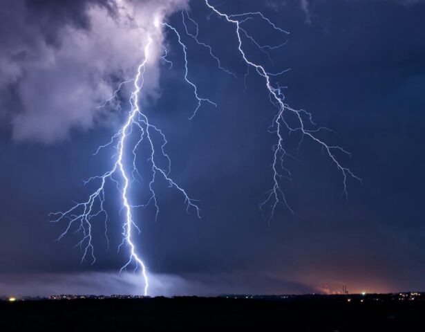 Image of lightning bolts in a night sky