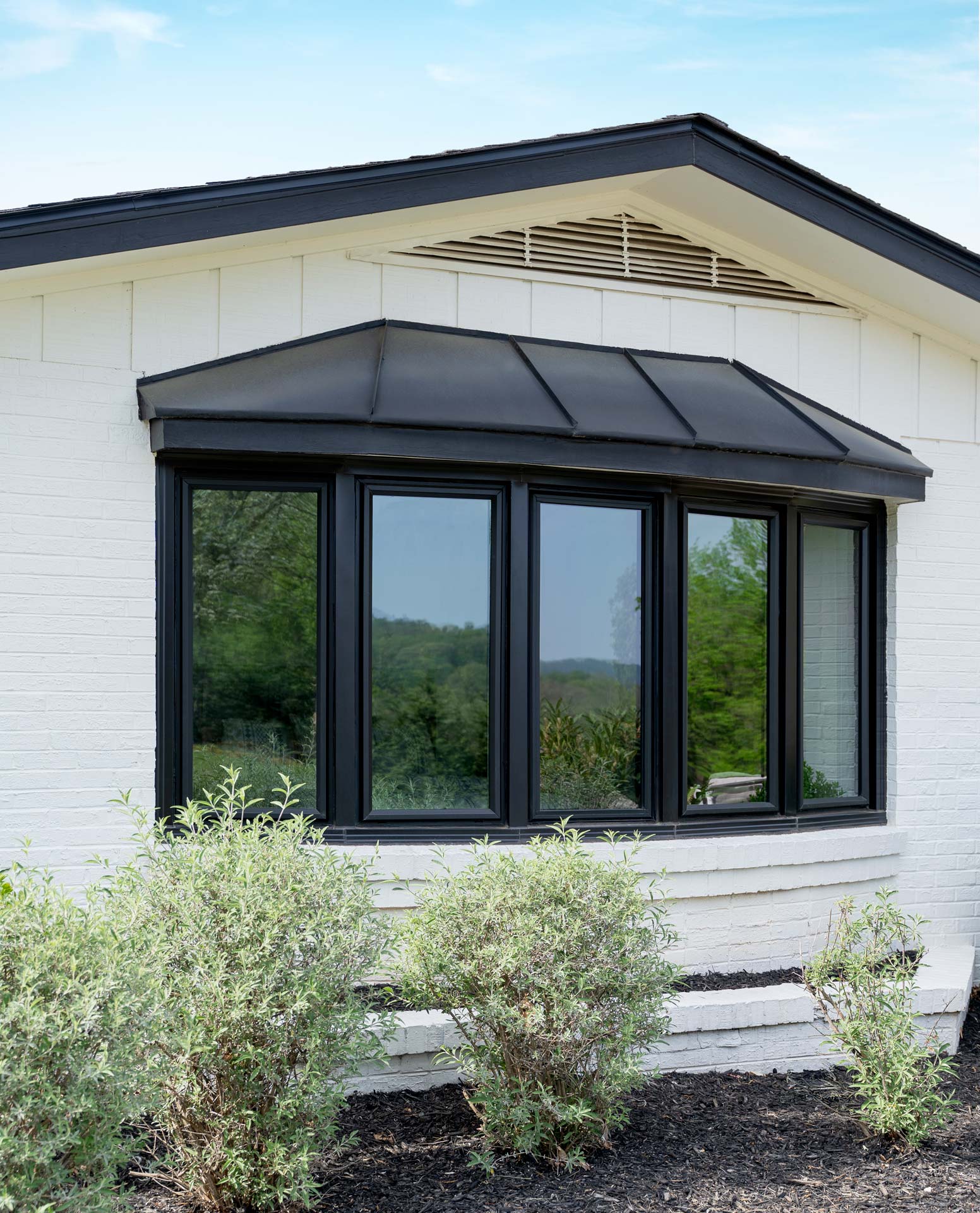 Endure™ Bow Window in Textured Matte Coal Black