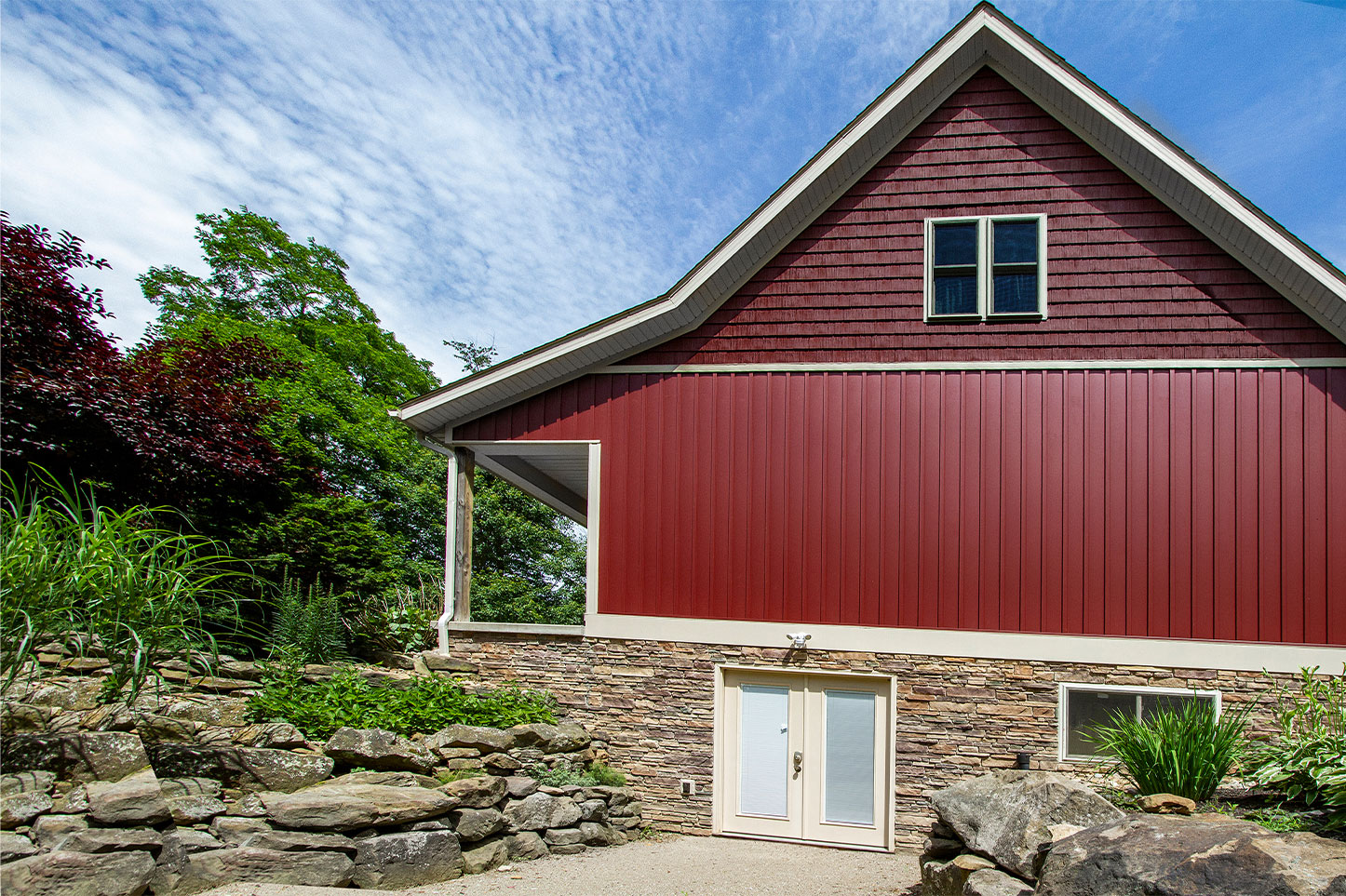 Harbor Mill™ Shake and Shingle Siding in Harvest Red 