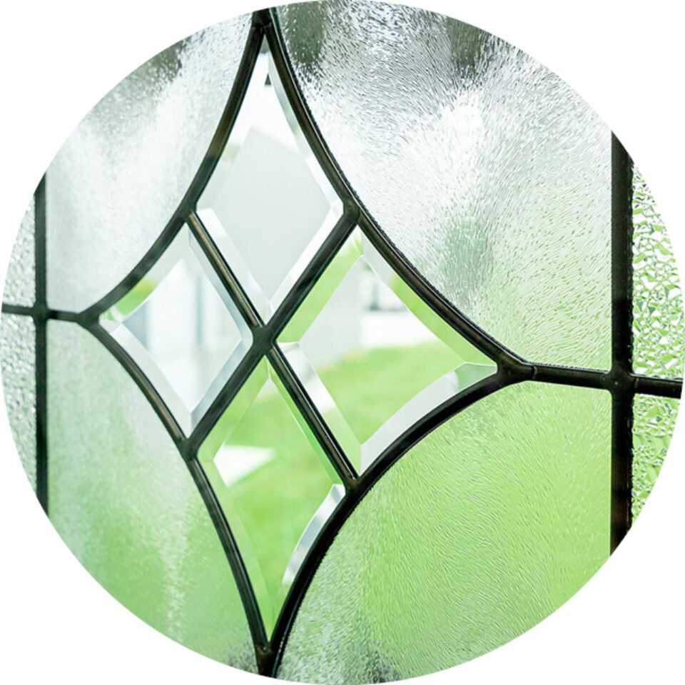 Small circle selector image showing Aria decorative glass, which can be used in ProVia® doors and windows