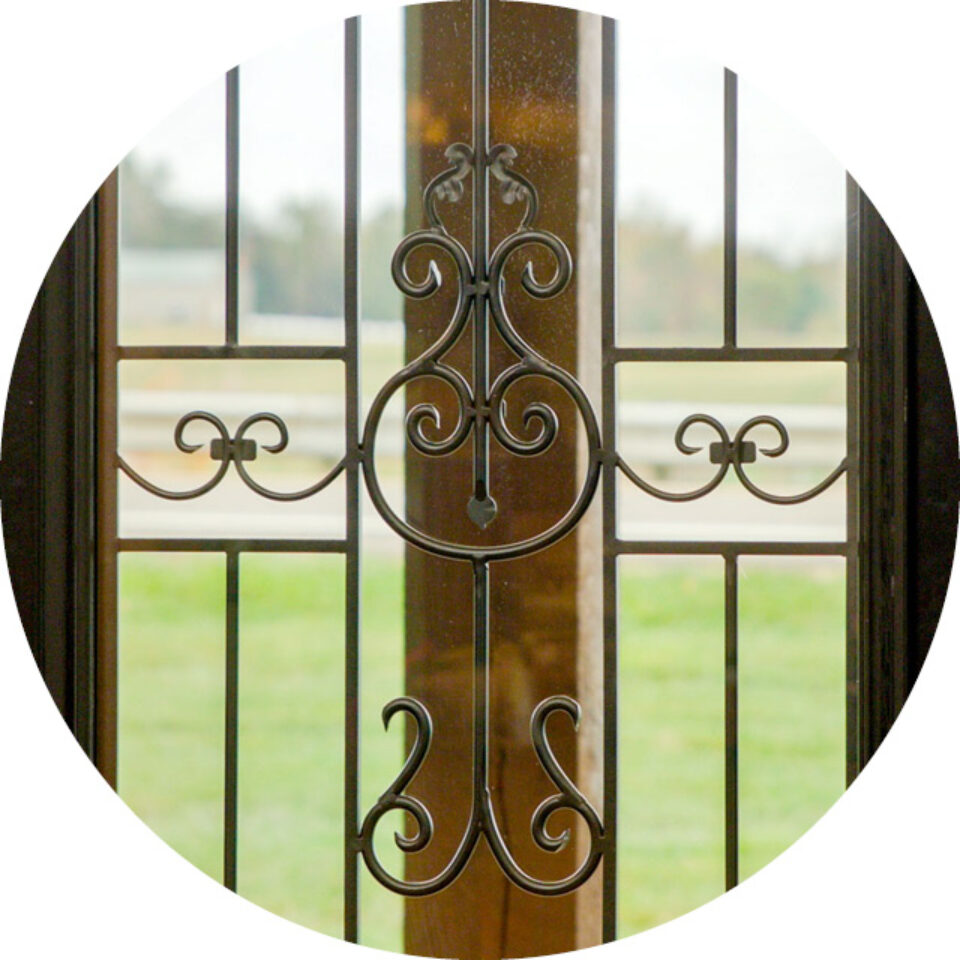 Small circle selector image showing Barcelona wrought iron glass design, which can be used in ProVia® entry doors