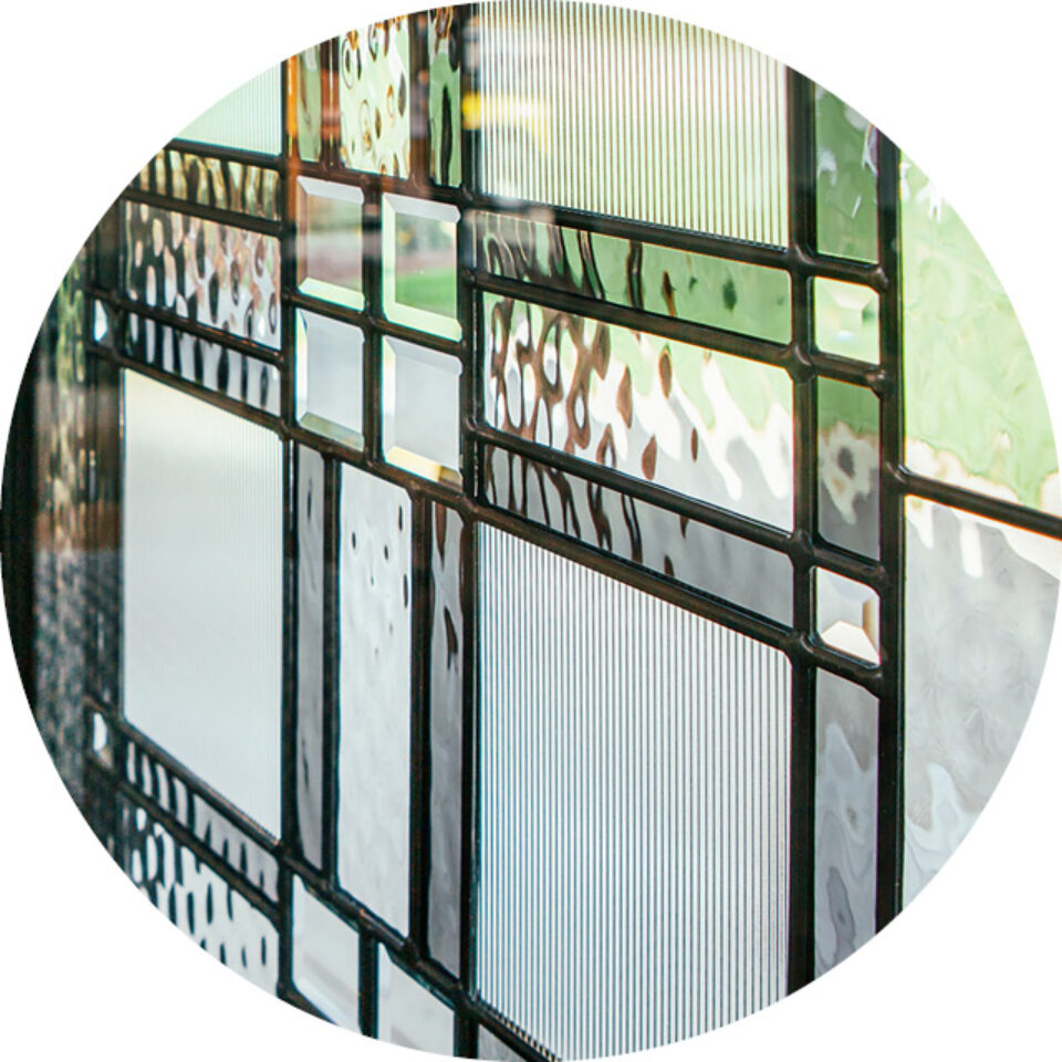 Small circle selector image showing ProVia® Laurence decorative glass design for doors and windows