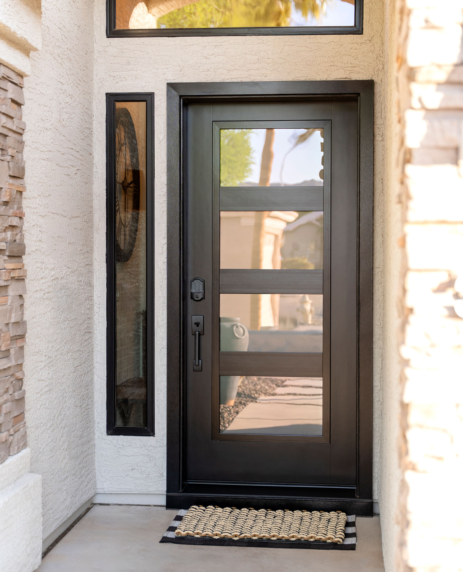Signet® Smooth 460-T5-4L in Coal Black with Frosted Privacy Glass
