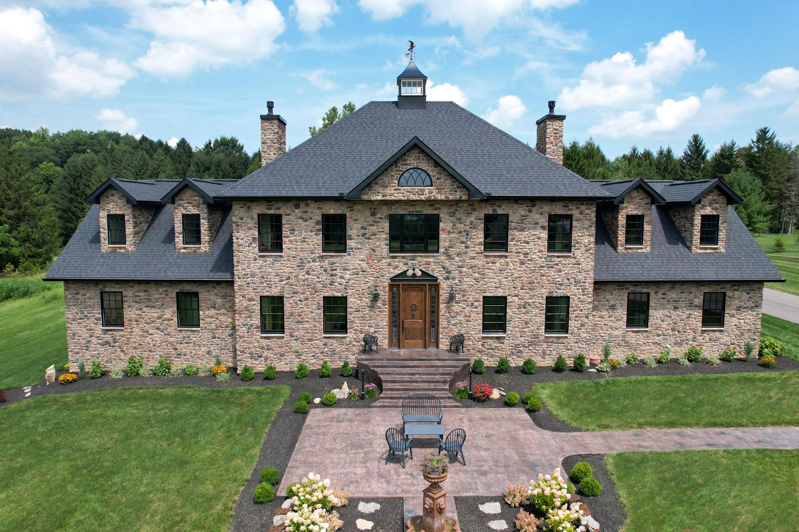 Ridge Cut™ Yosemite Manufactured Stone Exterior