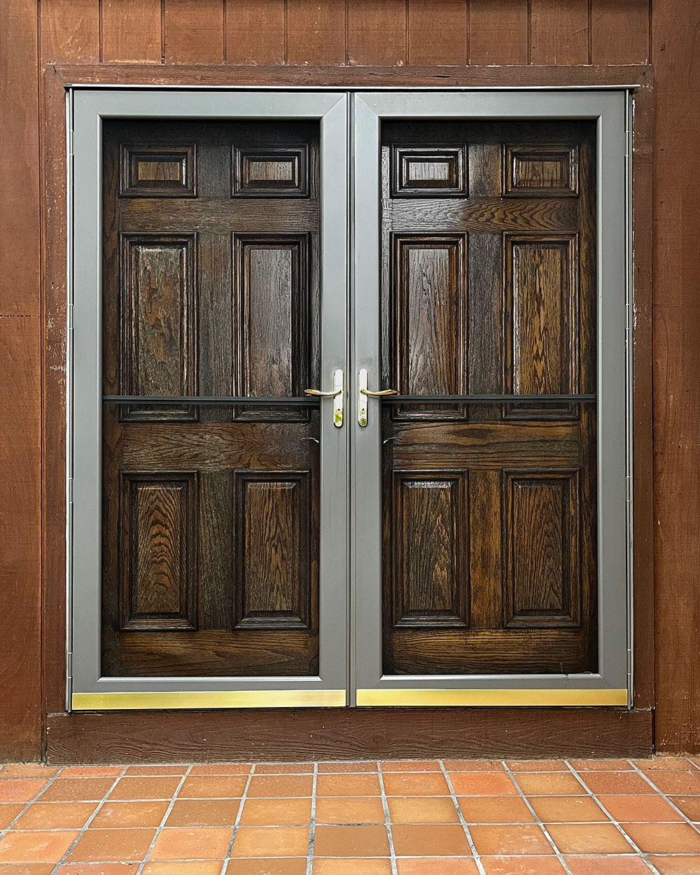 Mark L. Signet® Oak 006 and 160 Sidelites in Caramel with Tranquility Decorative Glass Before